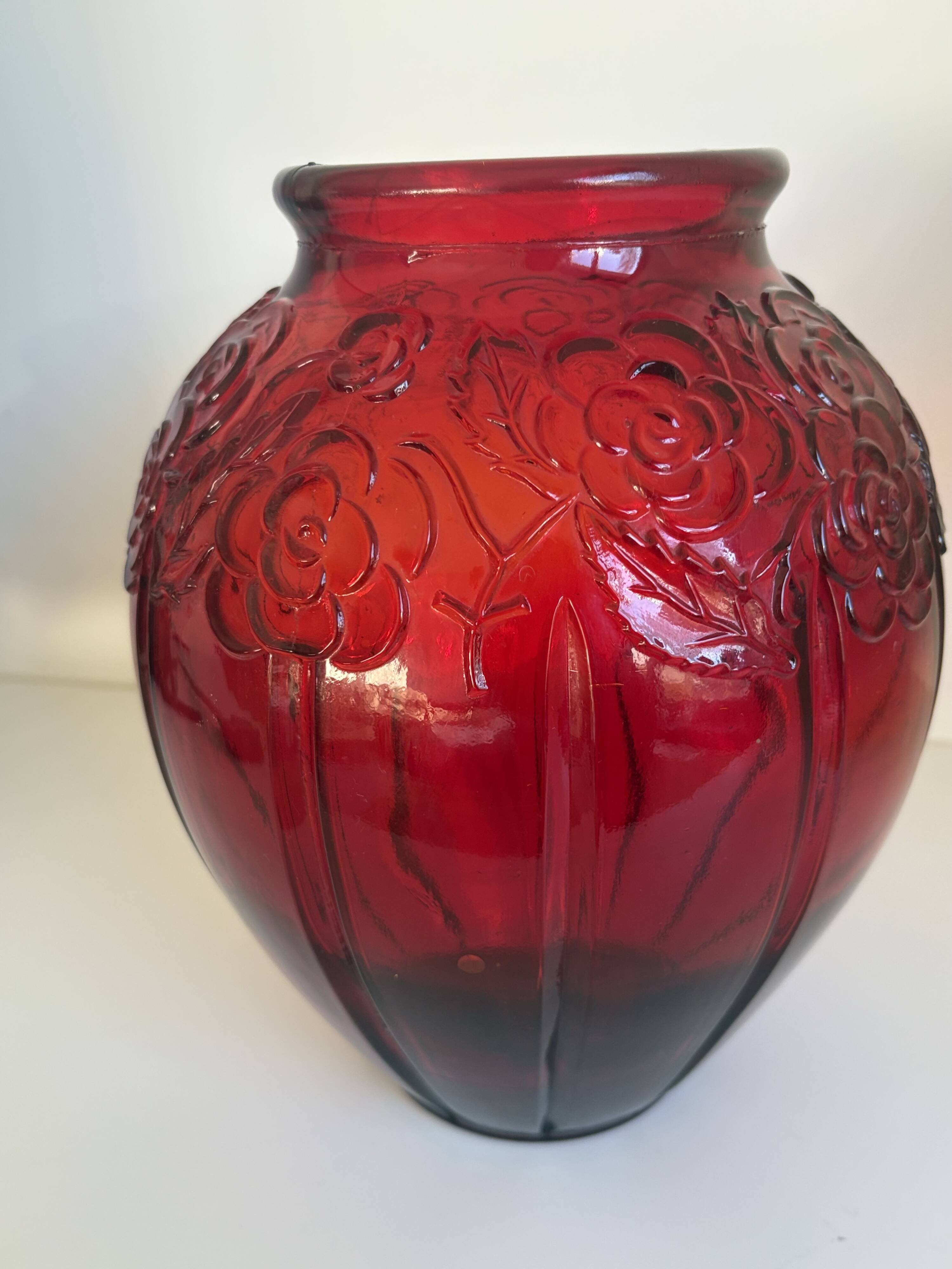 Large volute vase in pressed glass Art Deco