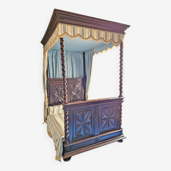 Important canopy bed with salomonic columns in 17th century style