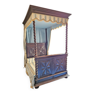 Important canopy bed with salomonic columns in 17th century style