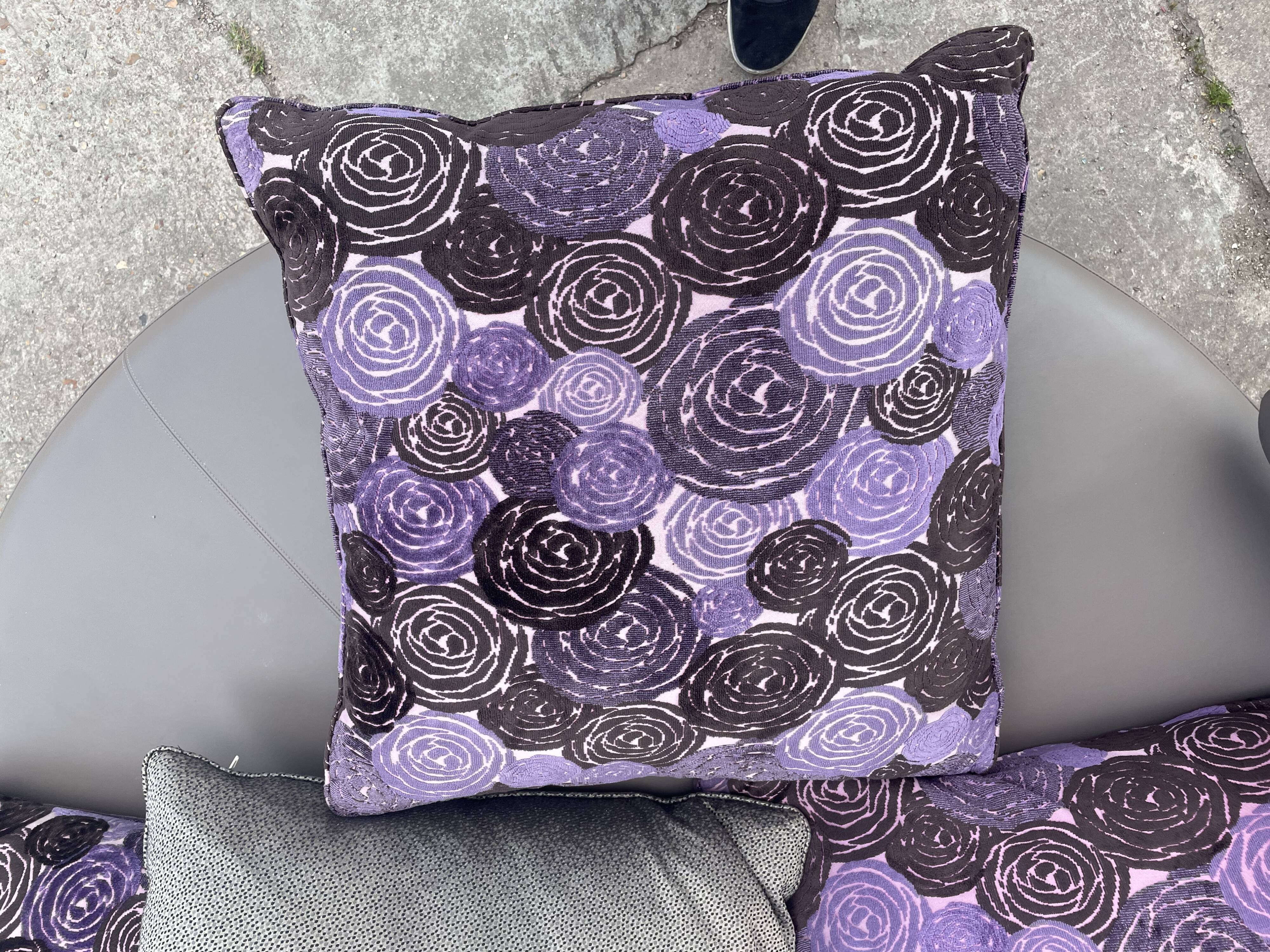 ROUND ROTATING SOFA IN LEATHER WITH 6 CUSHIONS