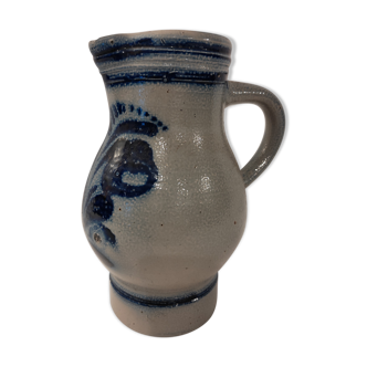 Water jug in Alsace sandstone