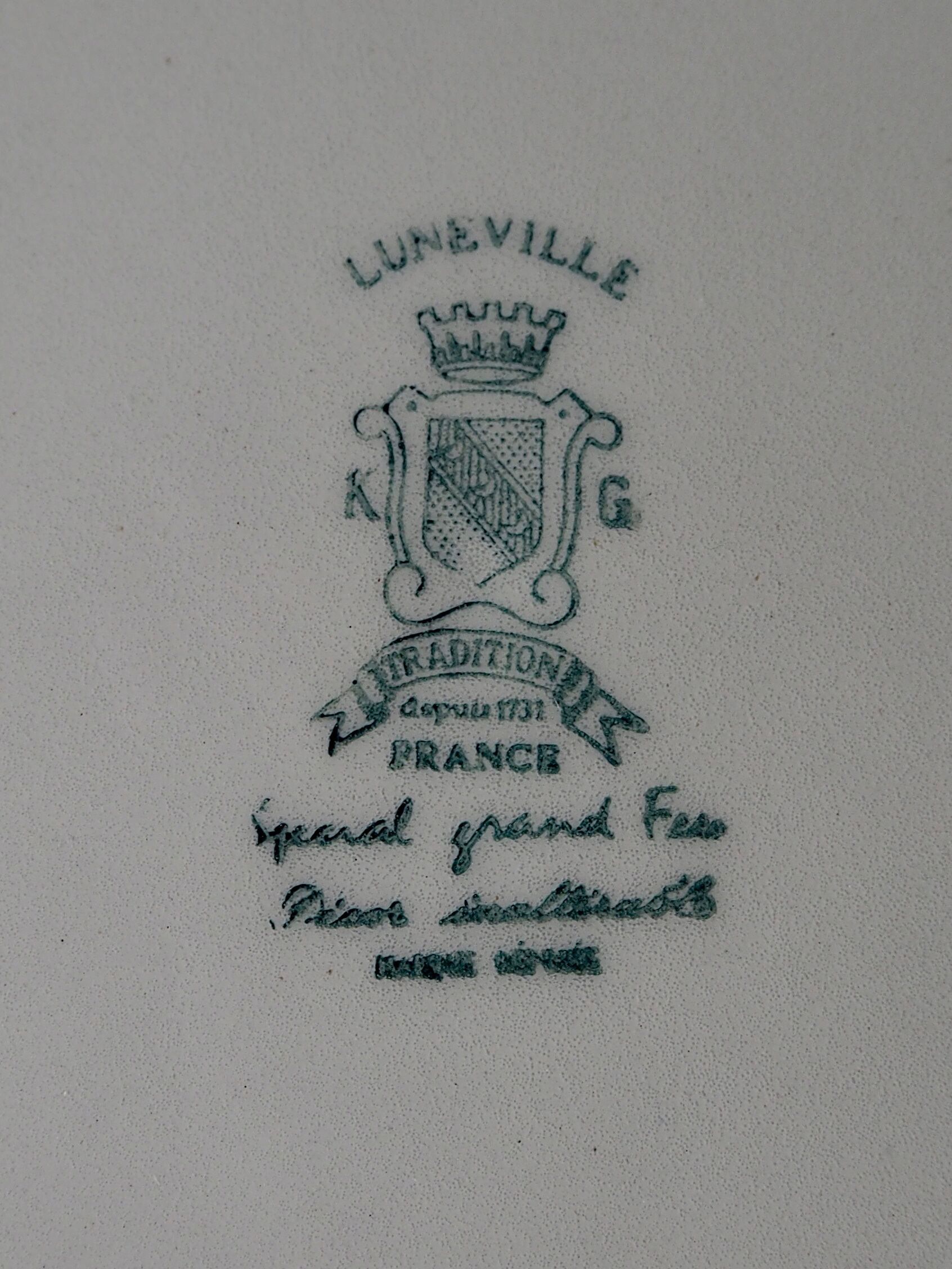 Set of 15 diner plates with English motifs Lunéville