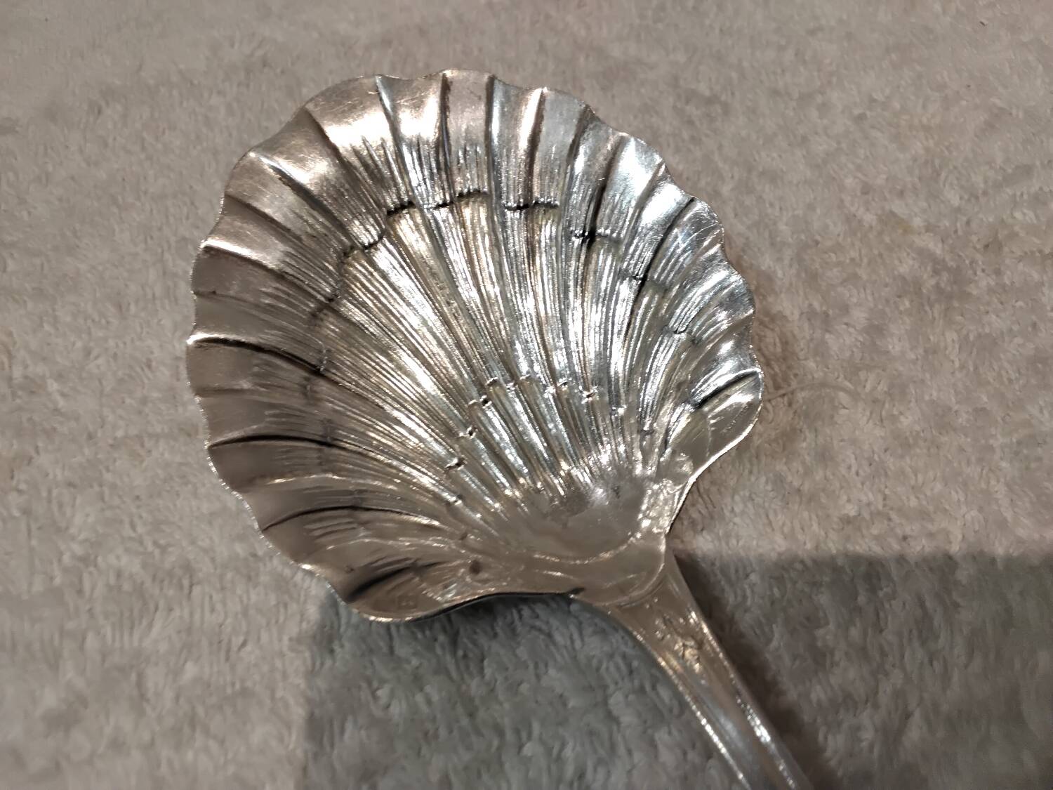 Silver-plated strawberry serving spoon, goldsmith Ercuis, laurels LXVI