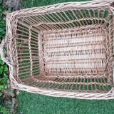 Old wicker laundry basket (61 cm)