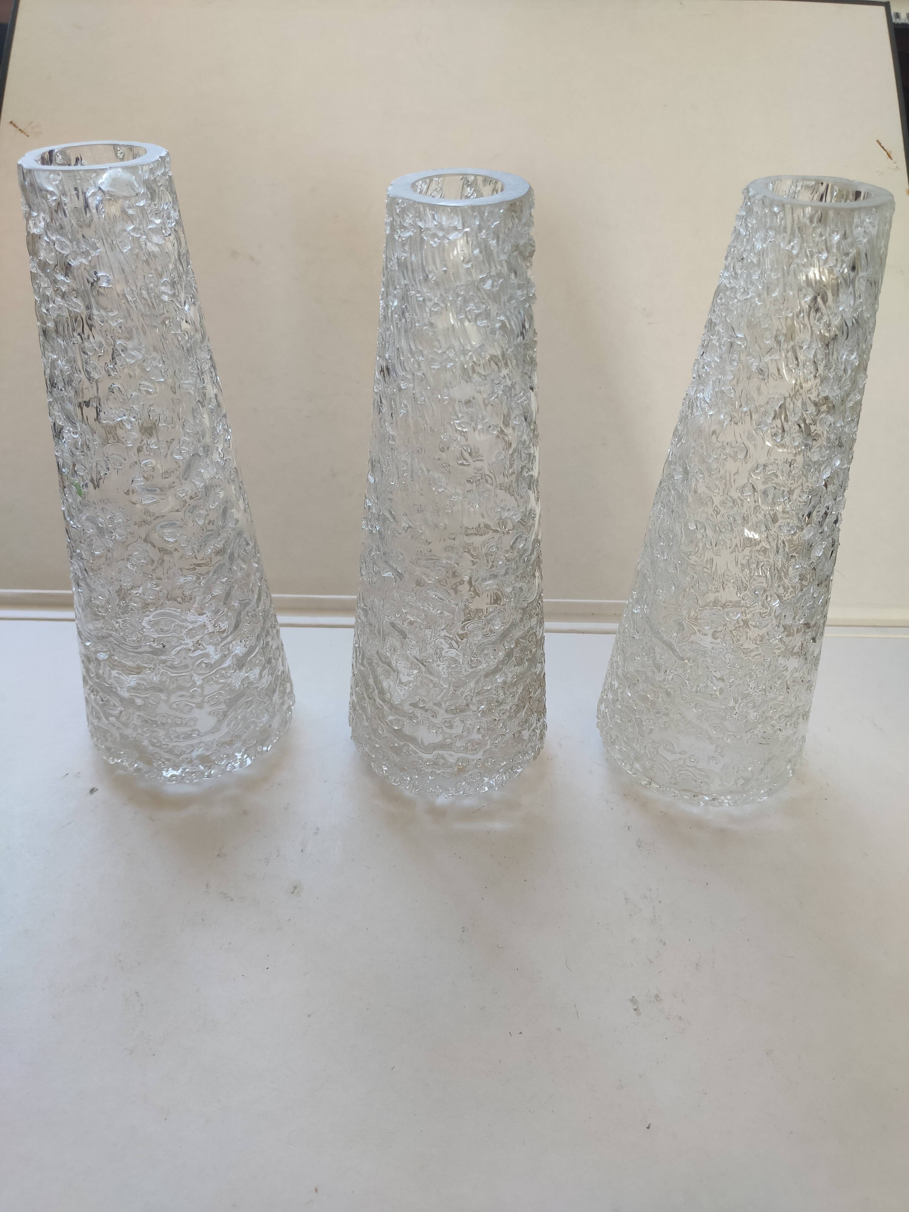 3 globes tulips elongated glass molded glass old 1950/1960
