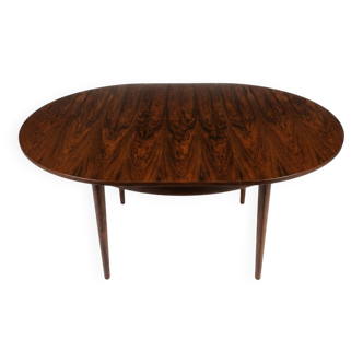 Scandinavian extendable table in rosewood from the 1960s, butterfly extension.