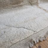 Moroccan Berber carpet Beni Ouarain with diamonds engraved in the frame 3.2x2,15m