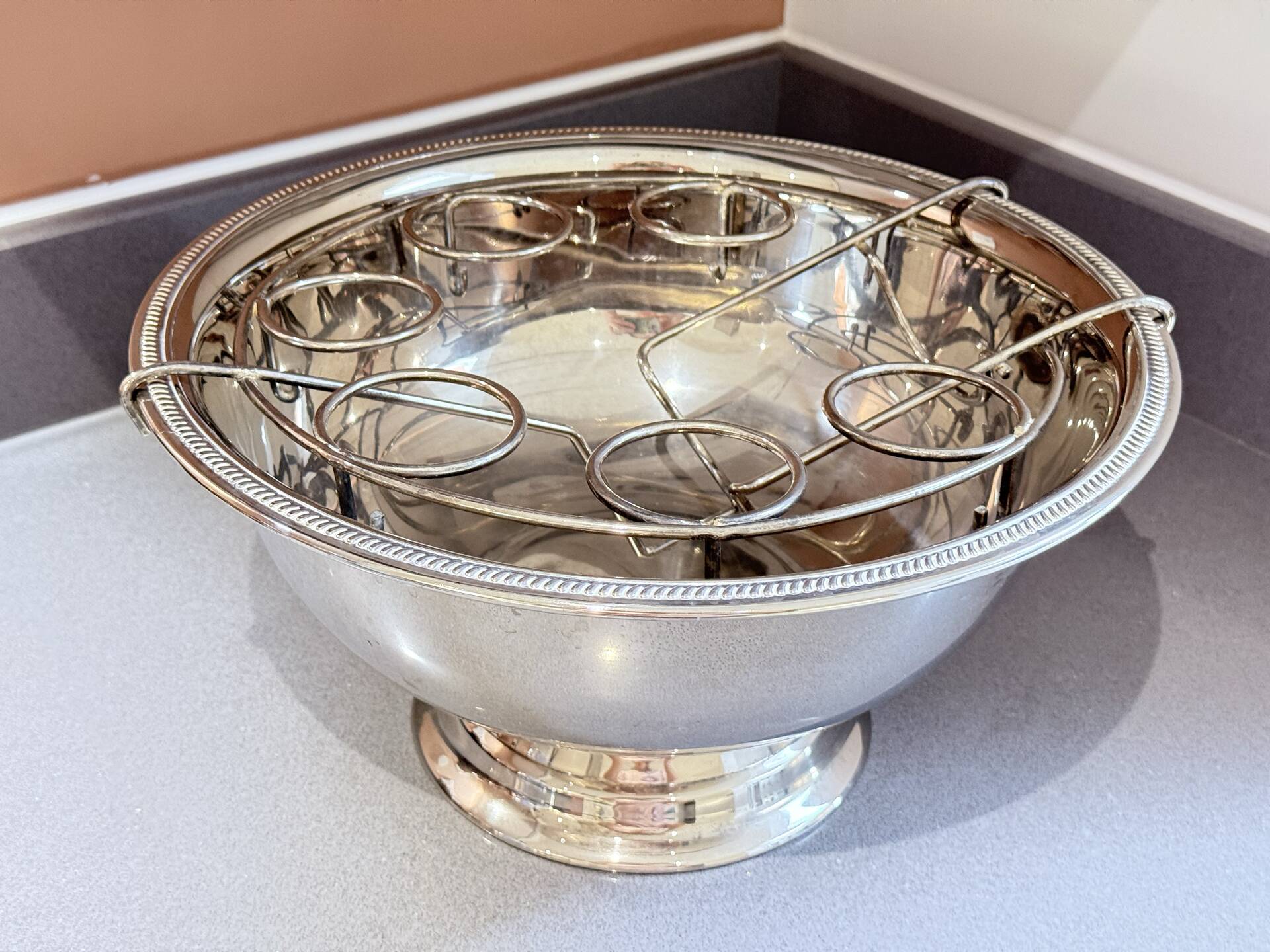 Large Luxury Silver Plated Champagne Ice Bucket / Wine Cooler on Pedestal