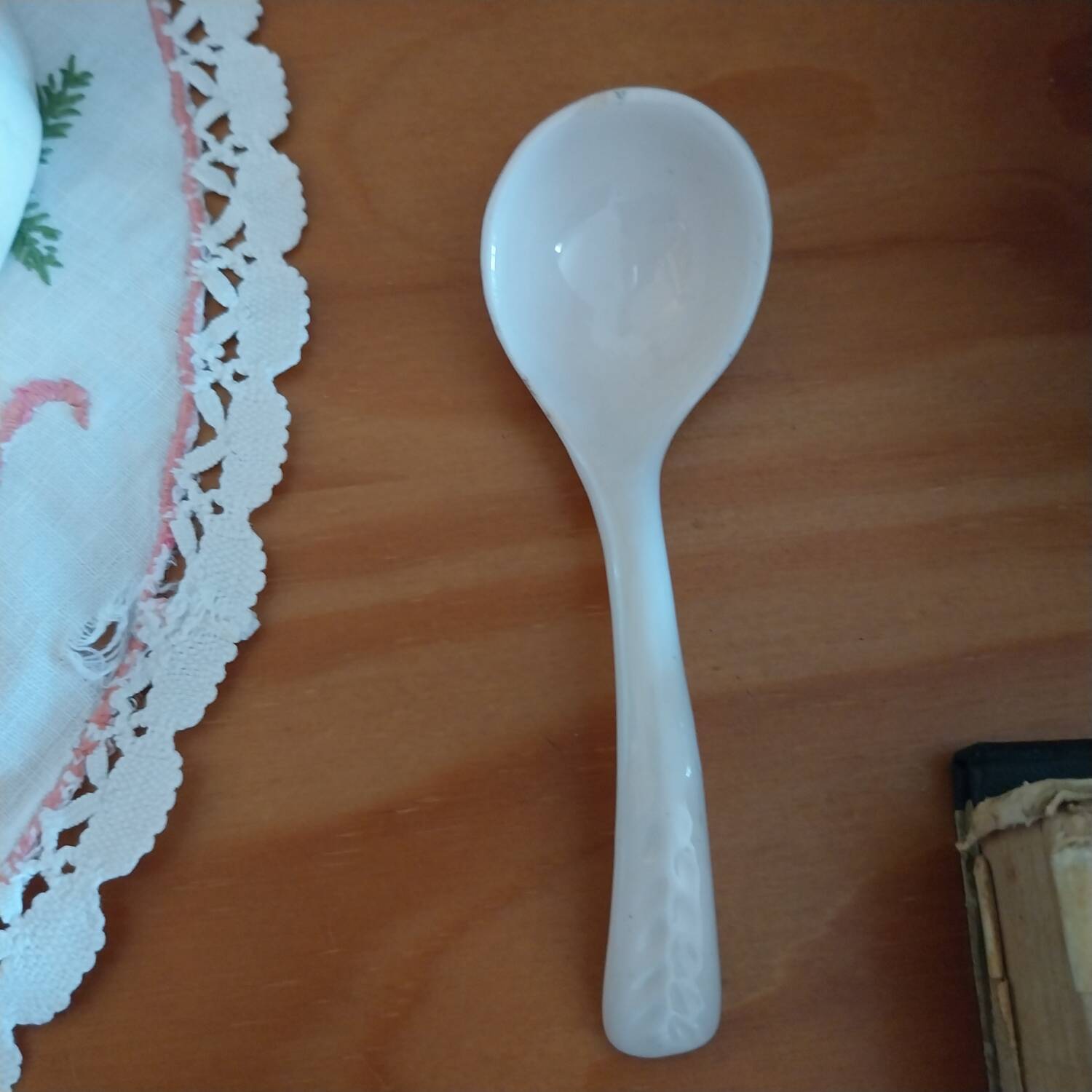 Sarreguemines slip sugar bowl