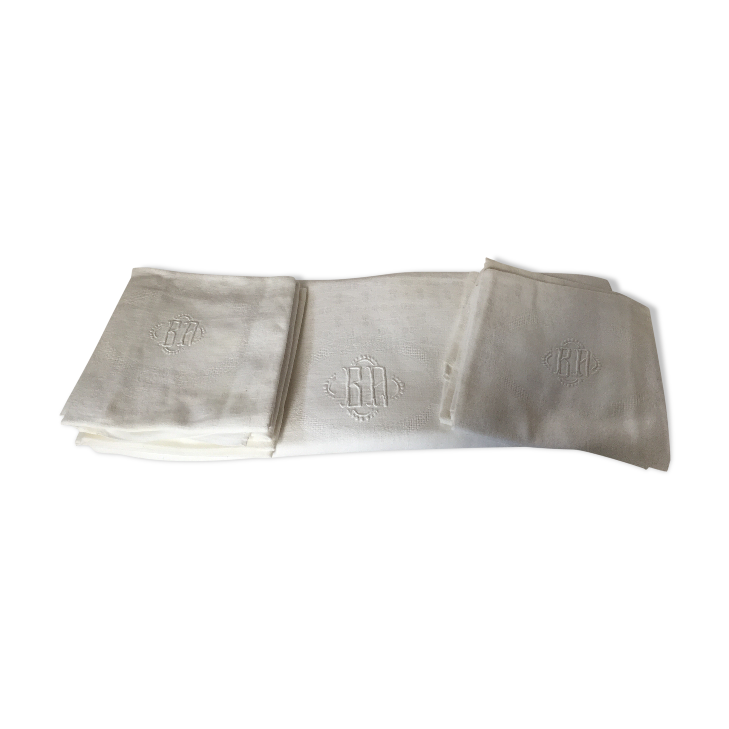 Set of a tablecloth and its napkins