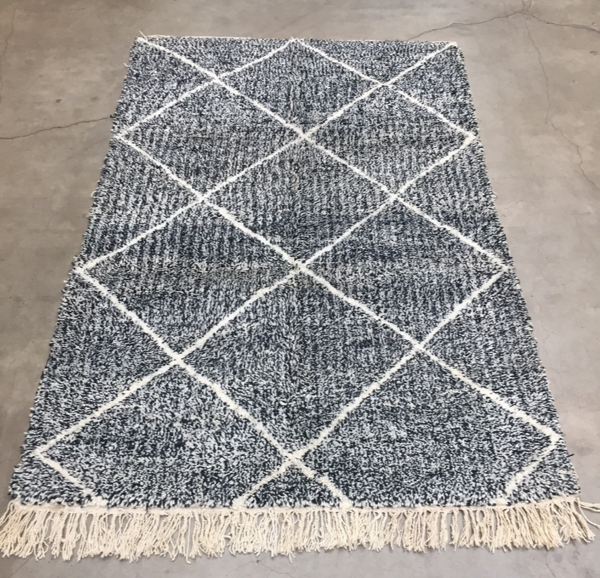 Tapis en laine gris chiné losanges beni ouarain 250x172cm