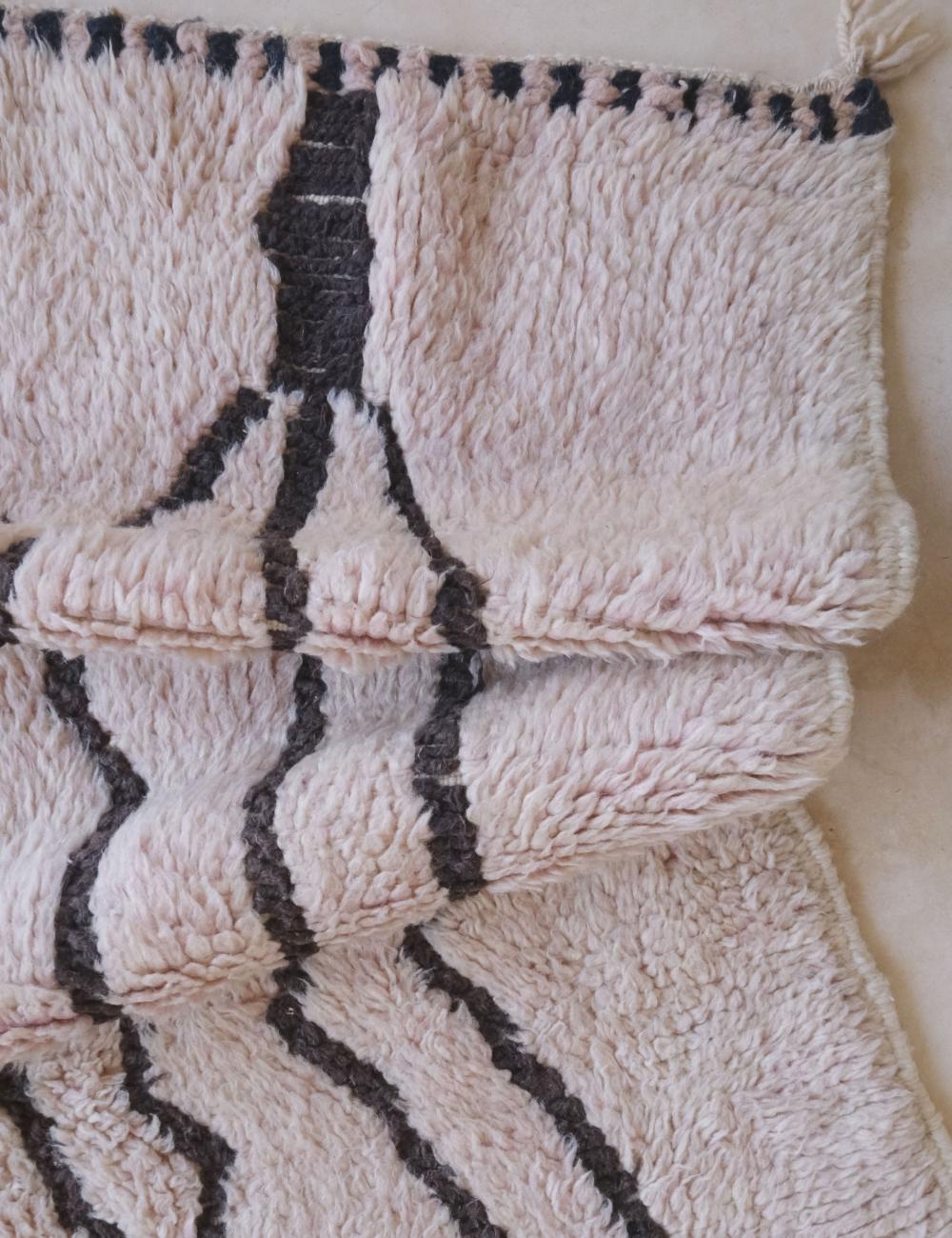 Pale Pink Berber Rug - 173 x 116 cm