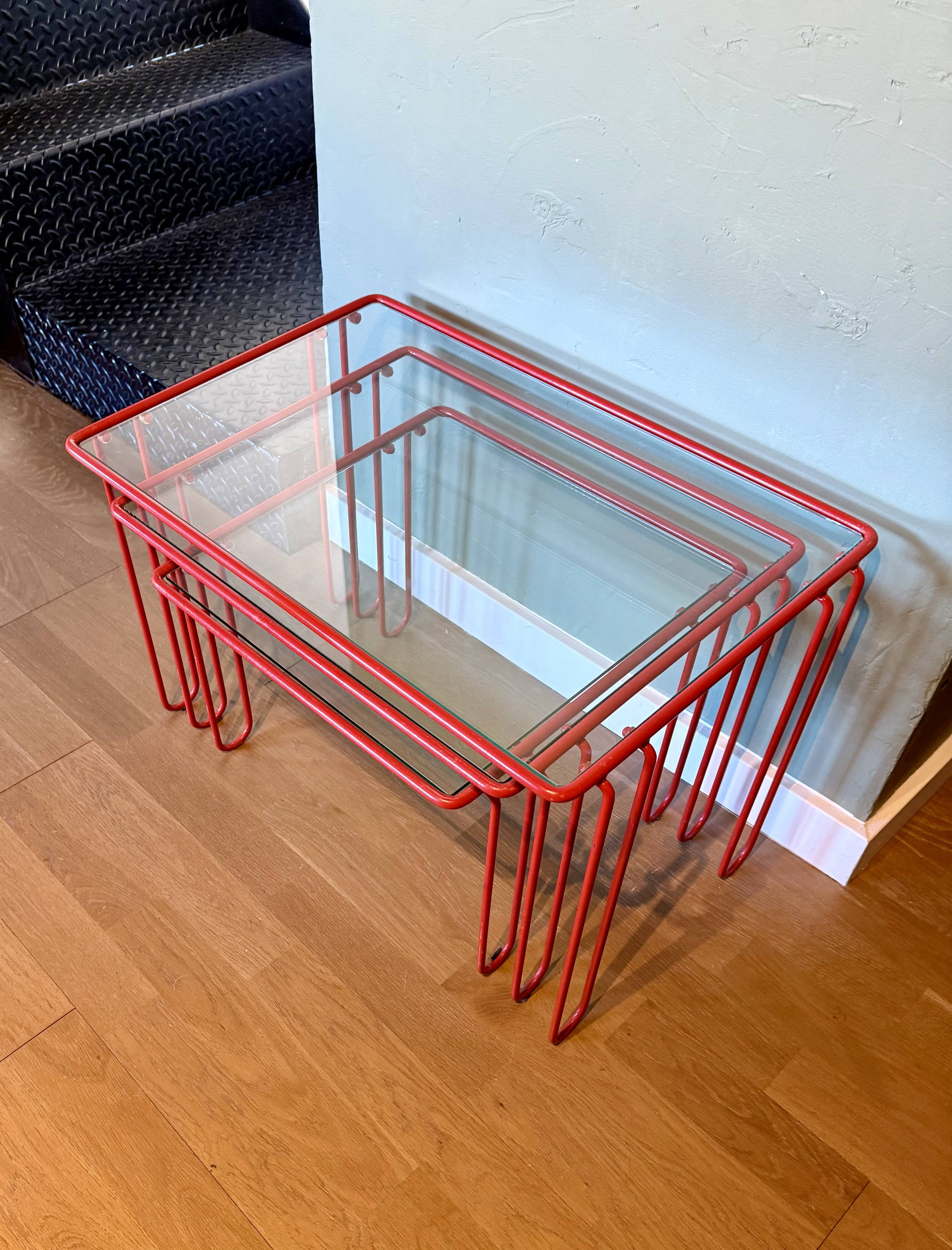 Red tubular nesting tables, 1970s, Set of 3