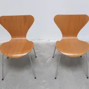 Pair of 'Series 7' chairs in oak by Arne Jacobsen for Fritz Hansen, 1955