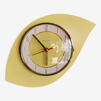 Horloge formica vintage pendule murale silencieuse asymétrique "Bayard jaune"