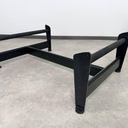 Vintage LC4 Chaise Longue par Le Corbusier en cuir noir
