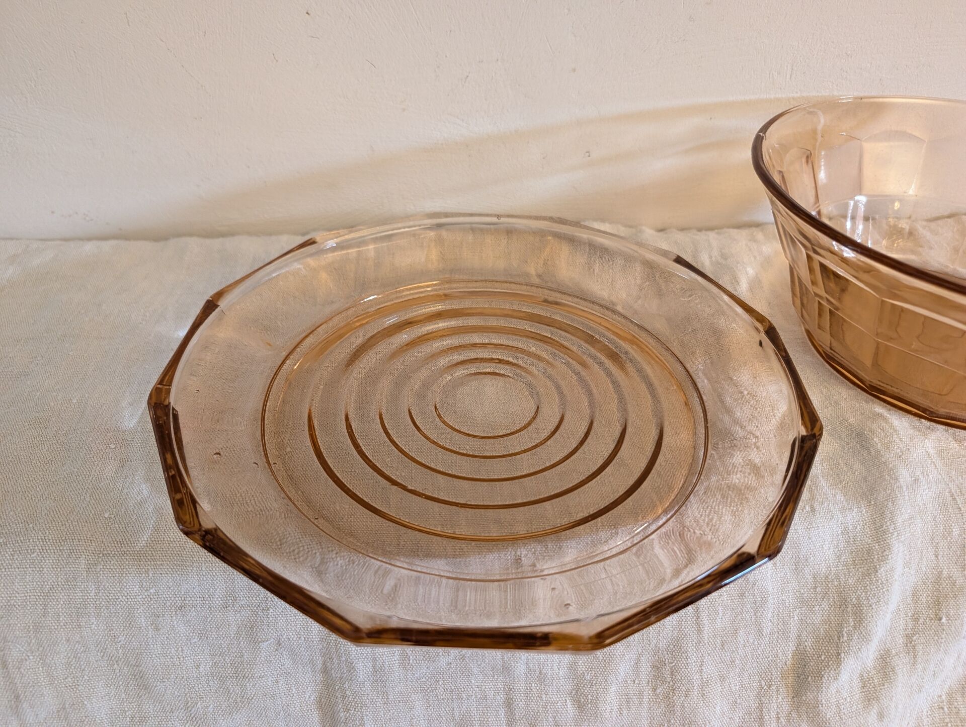 Amber light 1940s–50s – Salad bowl & serving plate