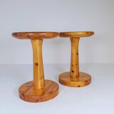 Pair of modern minimalist Scandinavian stools in pine, Sweden, 1970s.