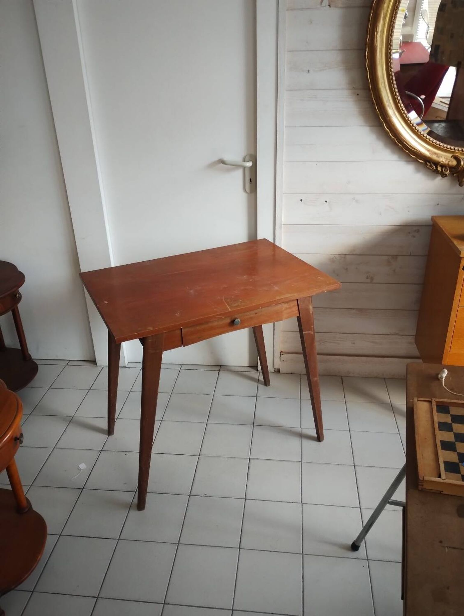 Compass leg desk