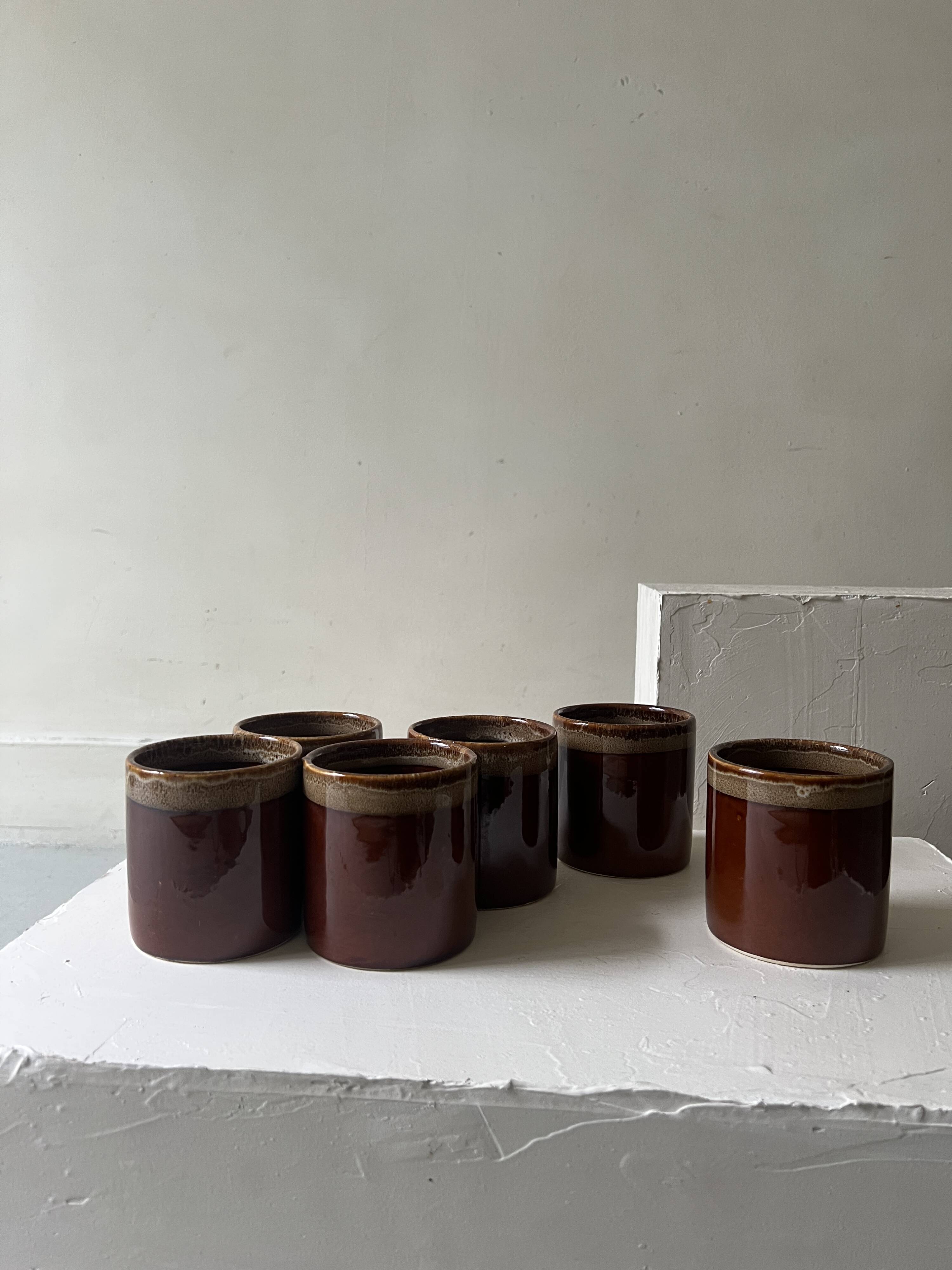 Service of 6 coffee cups in handcrafted glazed ceramic, amber brown, 1970.