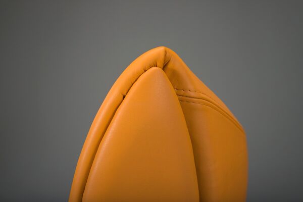 Ensemble de fauteuil Imola et repose-pieds attribué à Henrik Pedersen pour BoConcept, années 2000.