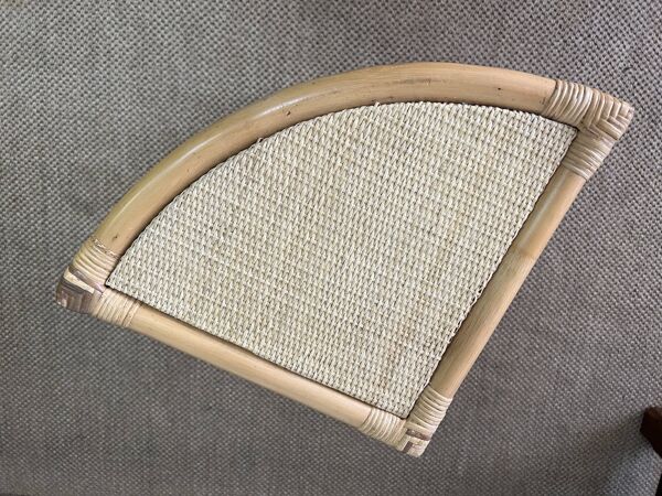 Etagère d'angle en rotin