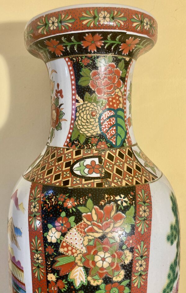 Vase balustre chinois porcelaine à décor polychrome fleurs et pagode taille xxl