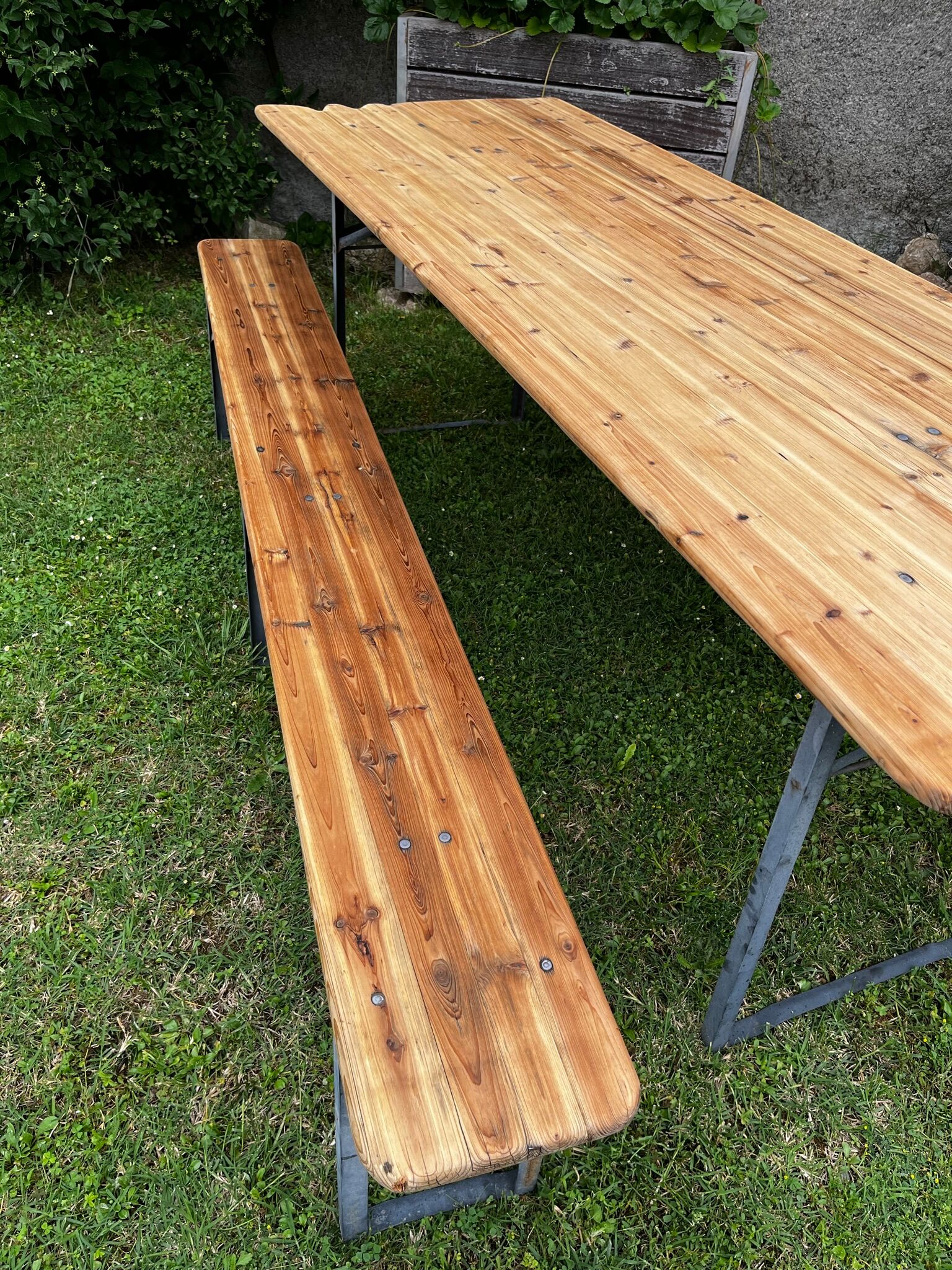 Guinguette table and benches