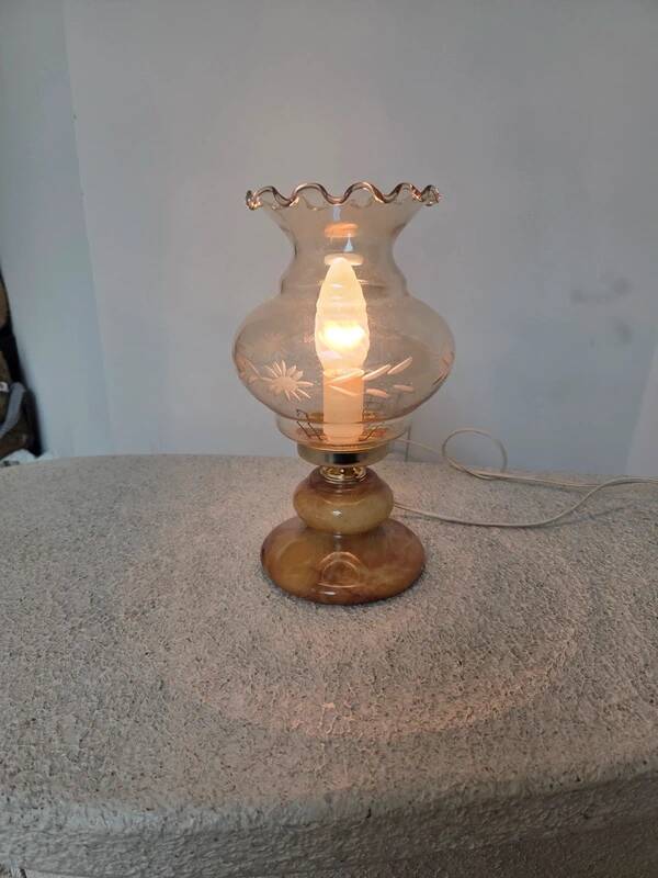 Vintage style boudoir lamp in glass and marble