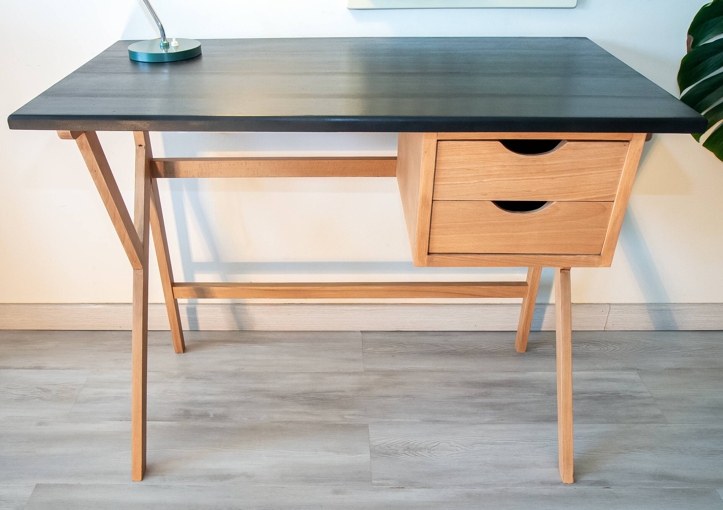 Vintage desk from the 60s-70s, light oak, in superb condition.