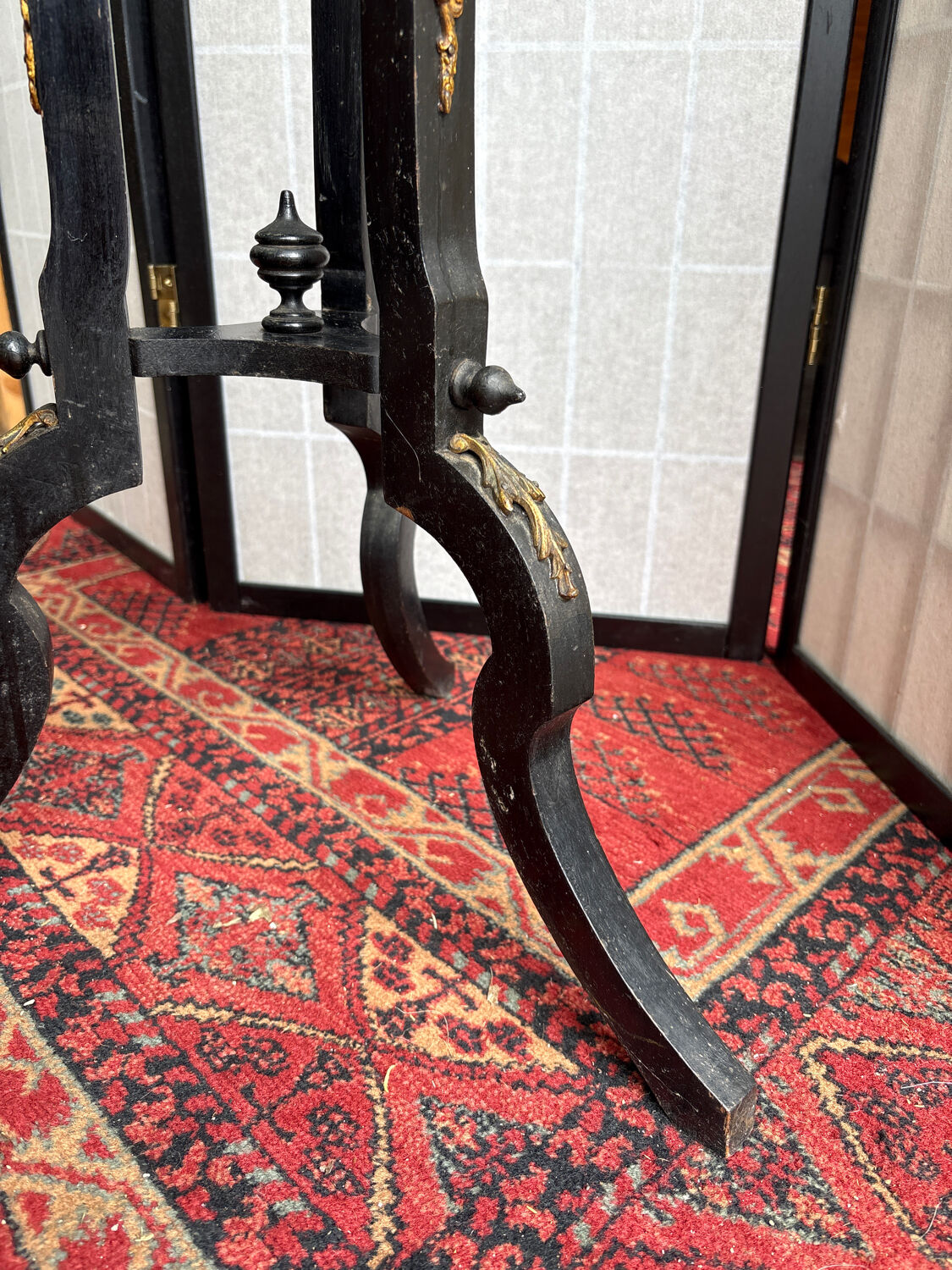 Napoleon III side table in blackened wood and bronze, decorated with chains, 19th century.