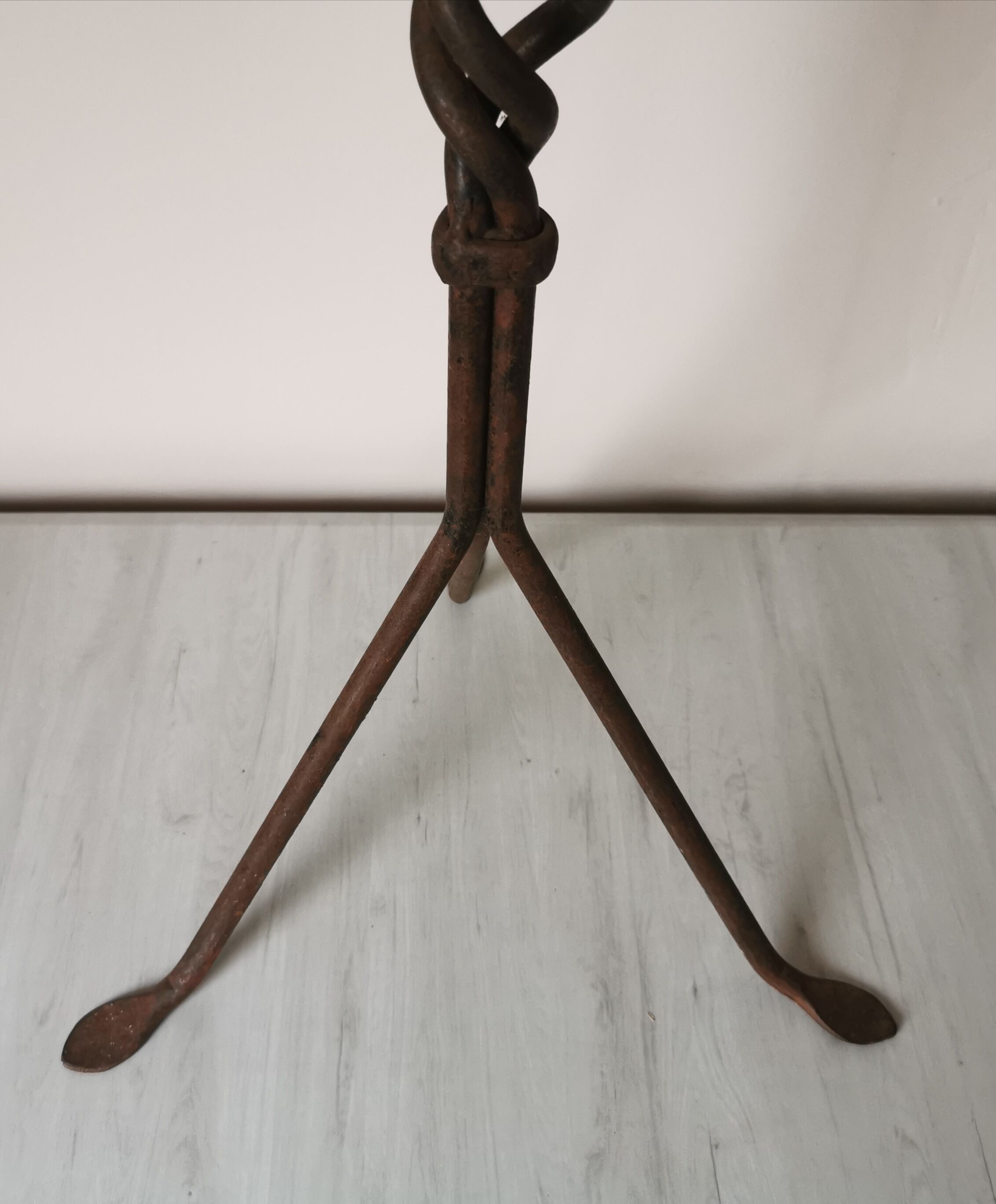 Wrought iron chimney servant