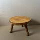 Petit tabouret en bois massif