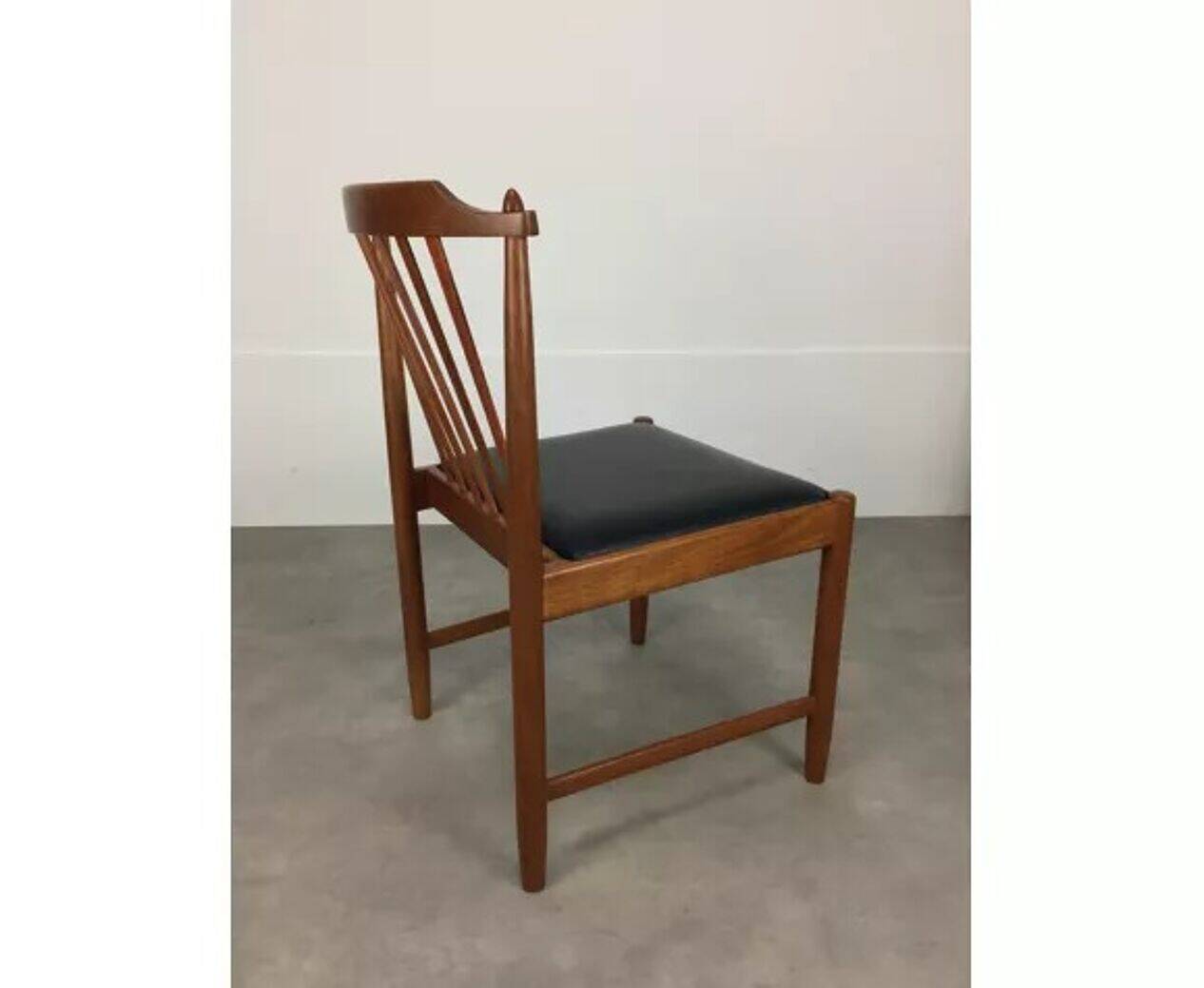 4 Scandinavian teak chairs with slats from the 1960s.