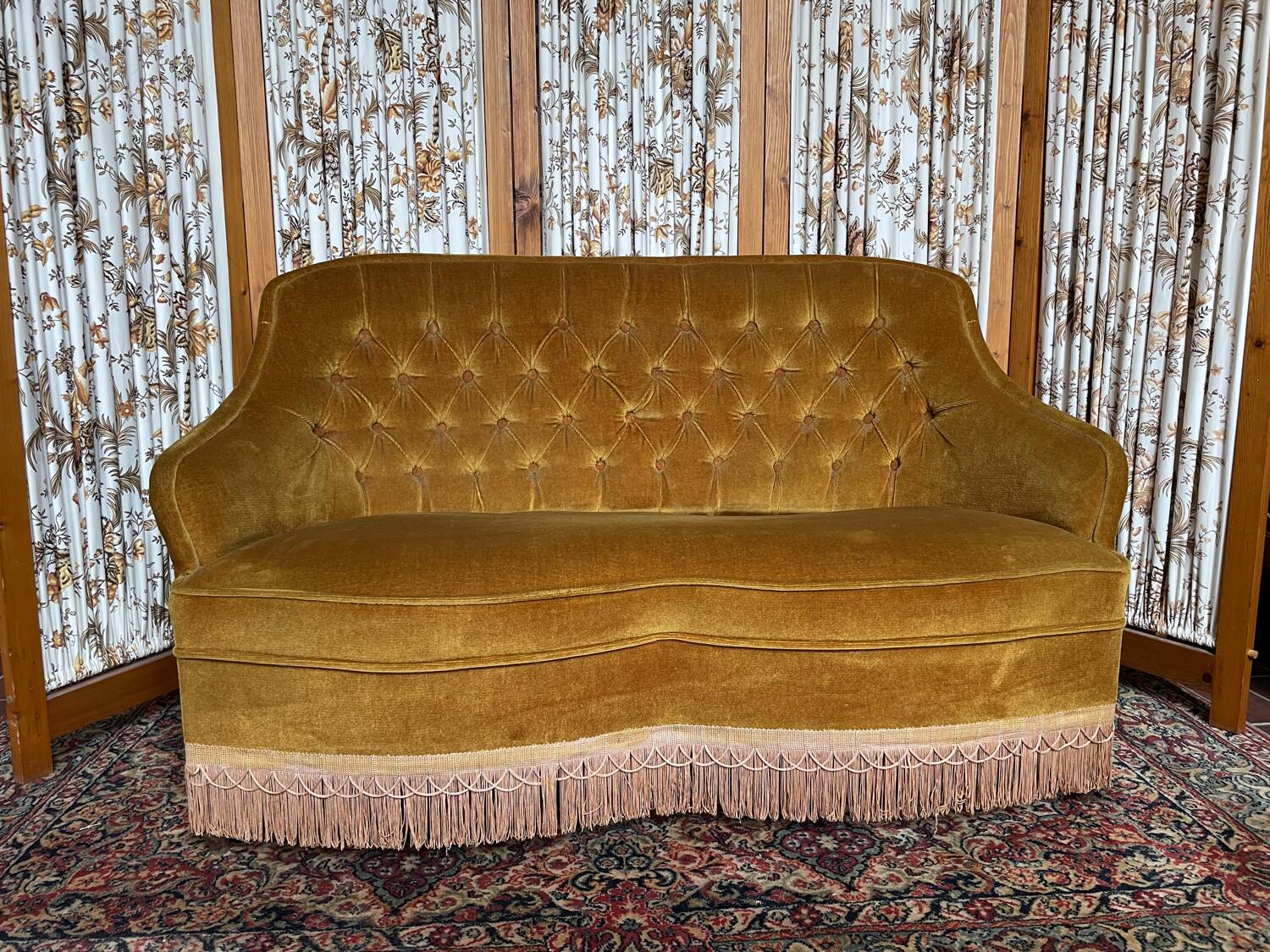 Vintage toad sofa