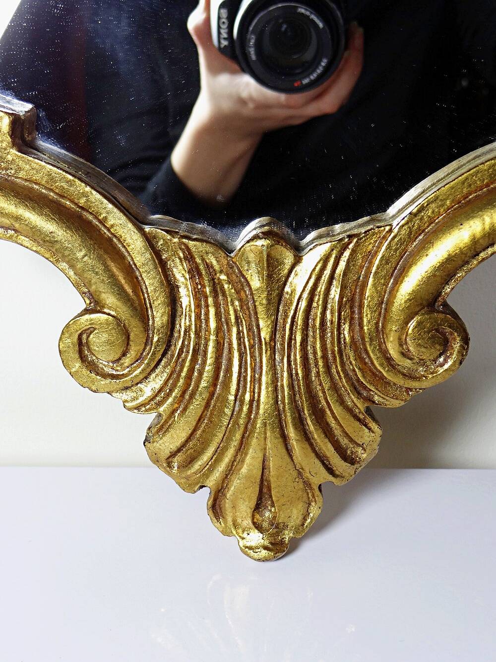 Vintage Rococo wall mirror, gold, Italy, circa 1950-1970, wood and gilded stucco.