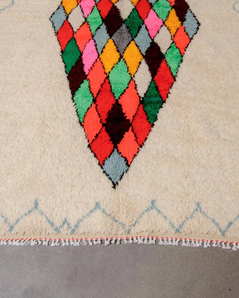 Magnificent natural wool rug 250cm x 200cm