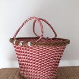 Basket wicker and typical of the 1970s scoubidou