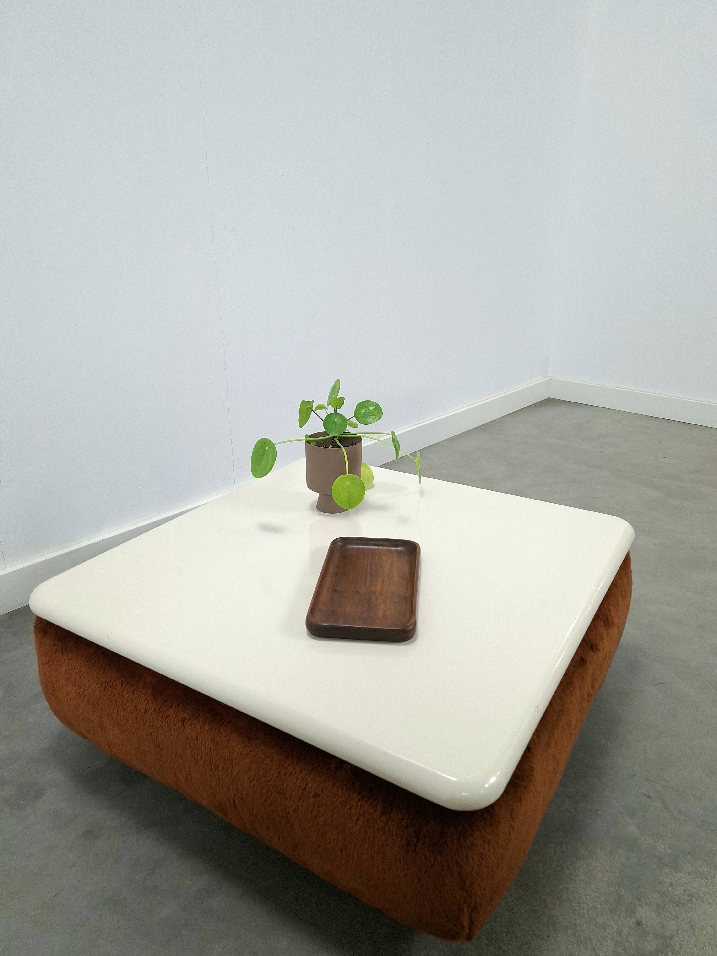 Table basse Fluffy Space Age