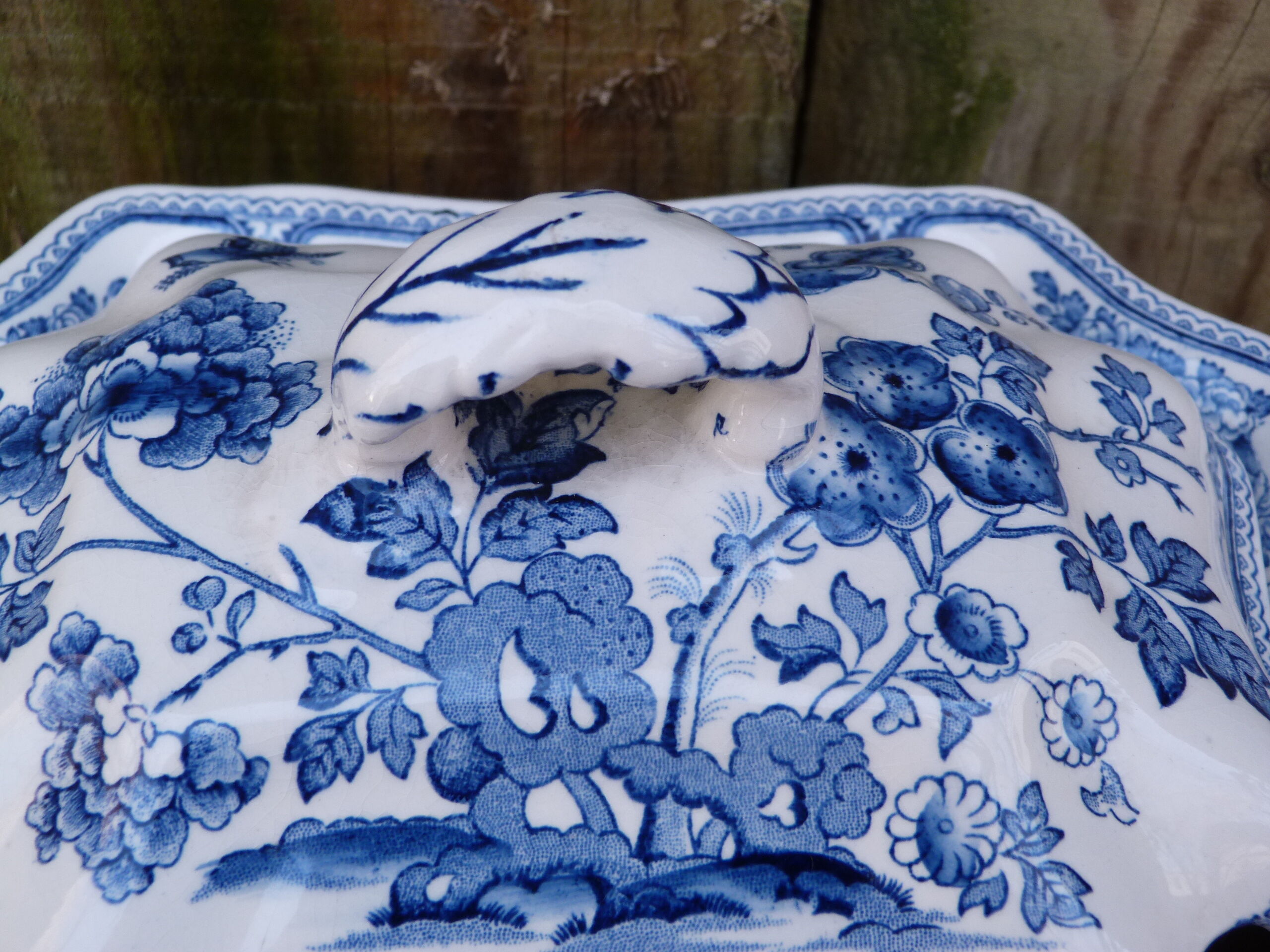 Old English tureen Mason's blue floral pattern