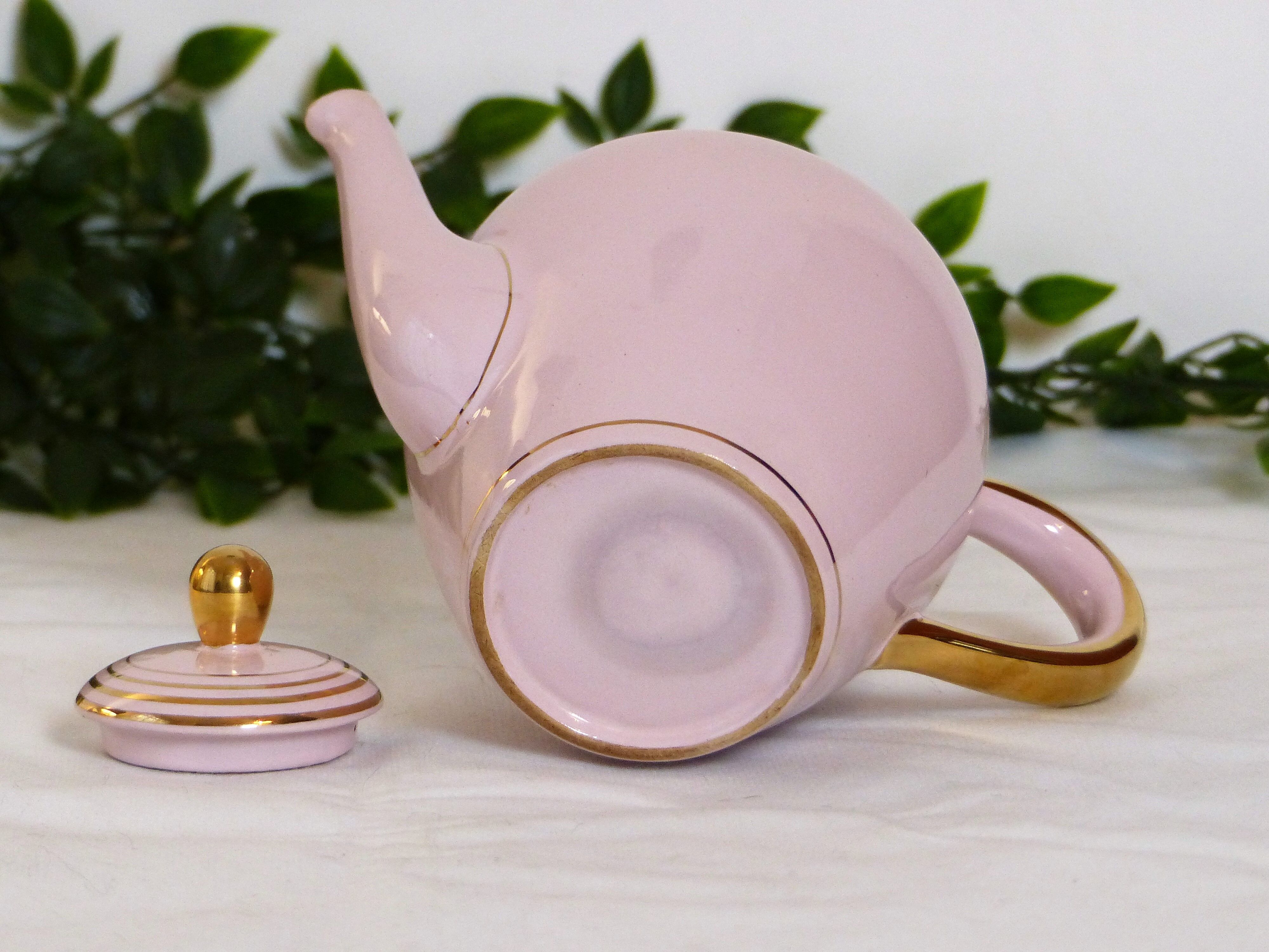 Teapot coffee maker and earthenware