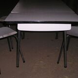 Table in formica and its 4 chairs
