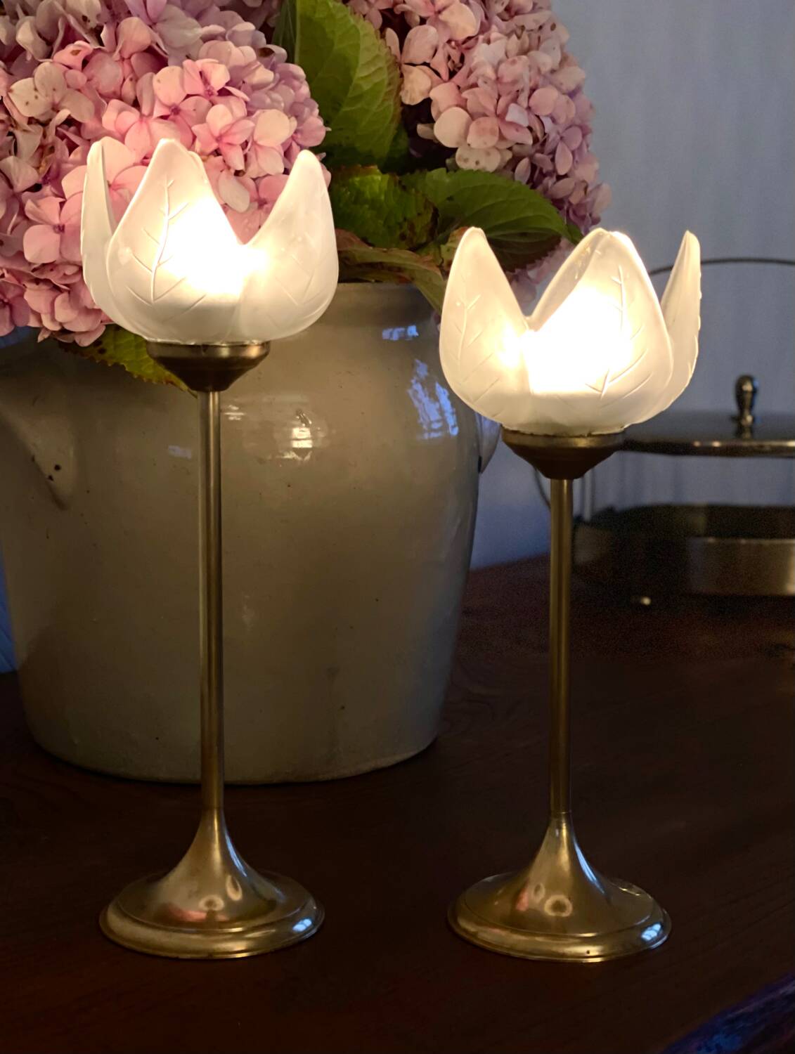 Pair of tulip-shaped candle holders in frosted glass and brass.