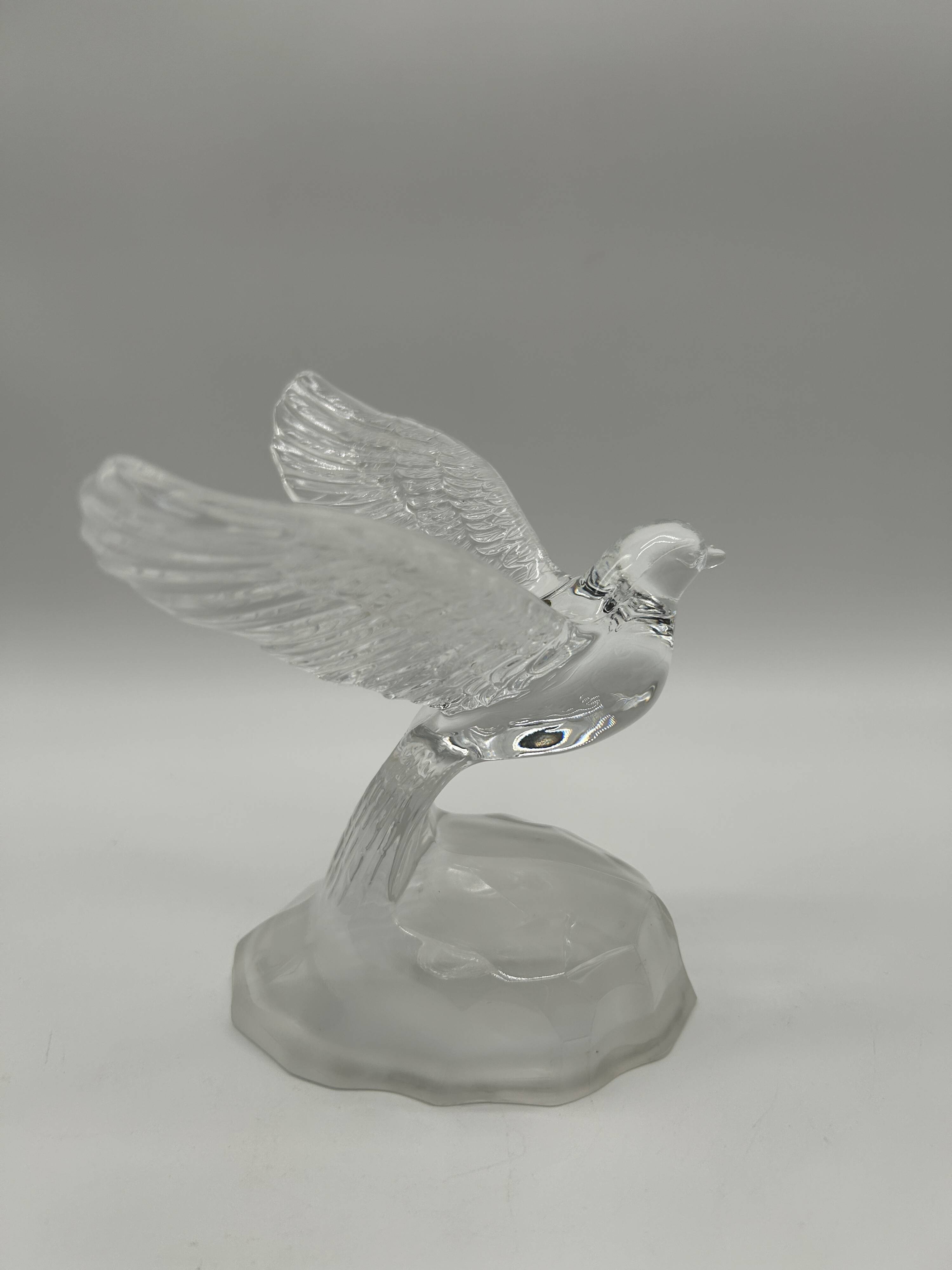 Crystal dove from Arques