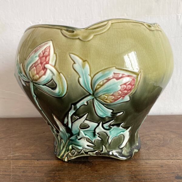 Grand cache-pot barbotine Art Nouveau , décor chardons