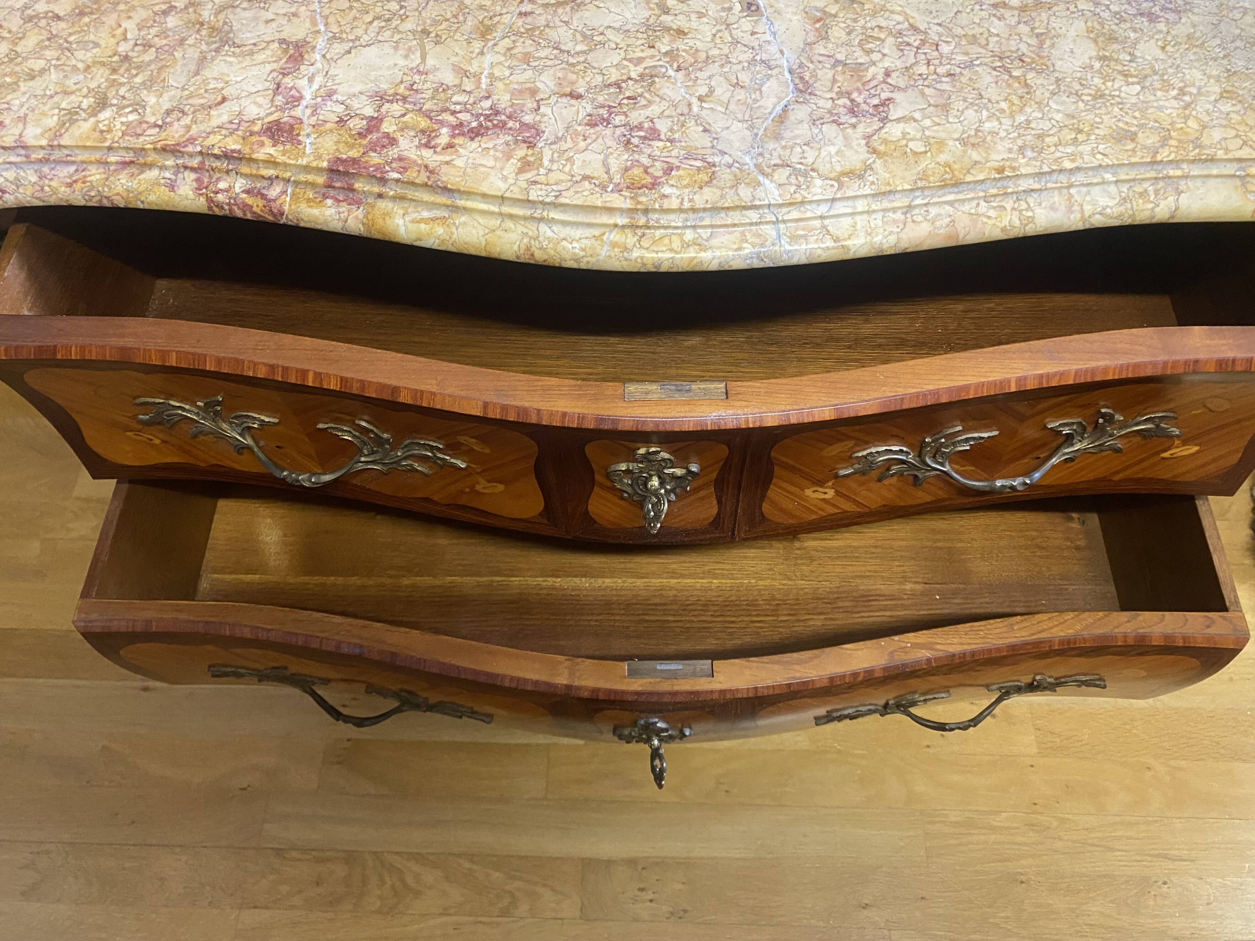 Louis XV style commode, in rosewood marquetry.