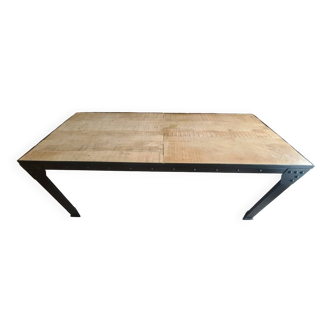 Mango wood table