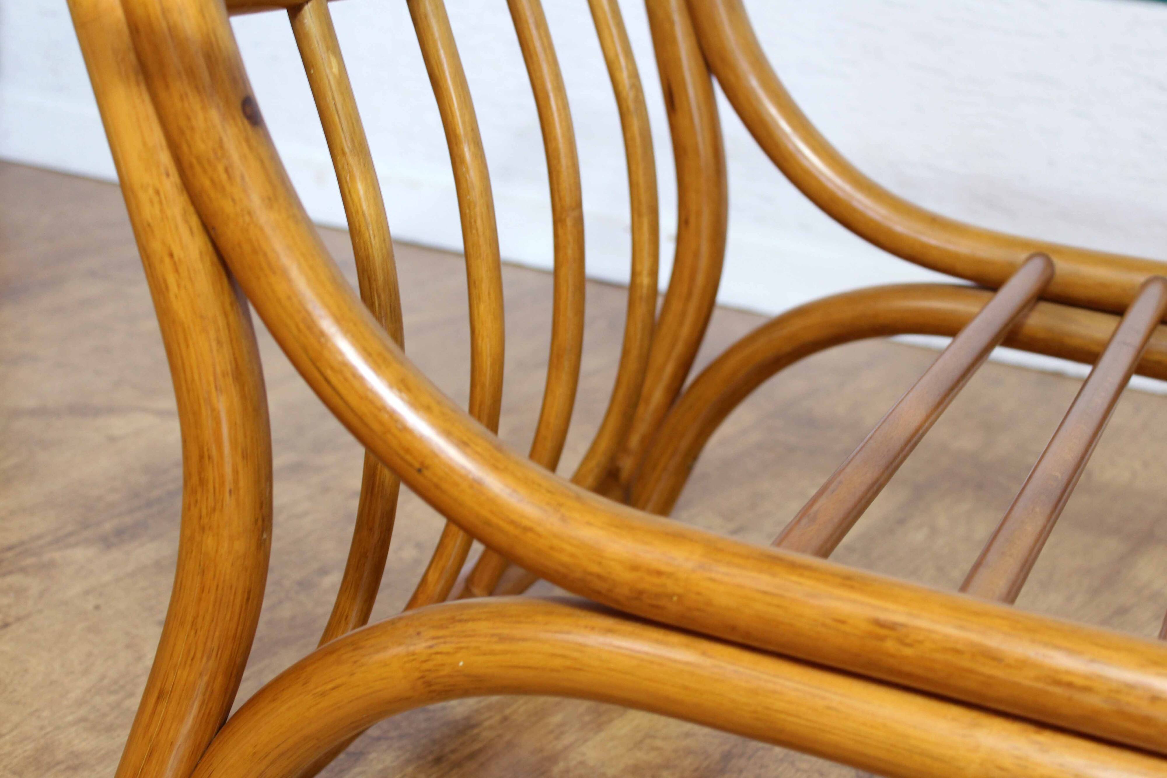 Table basse en rotin et verre