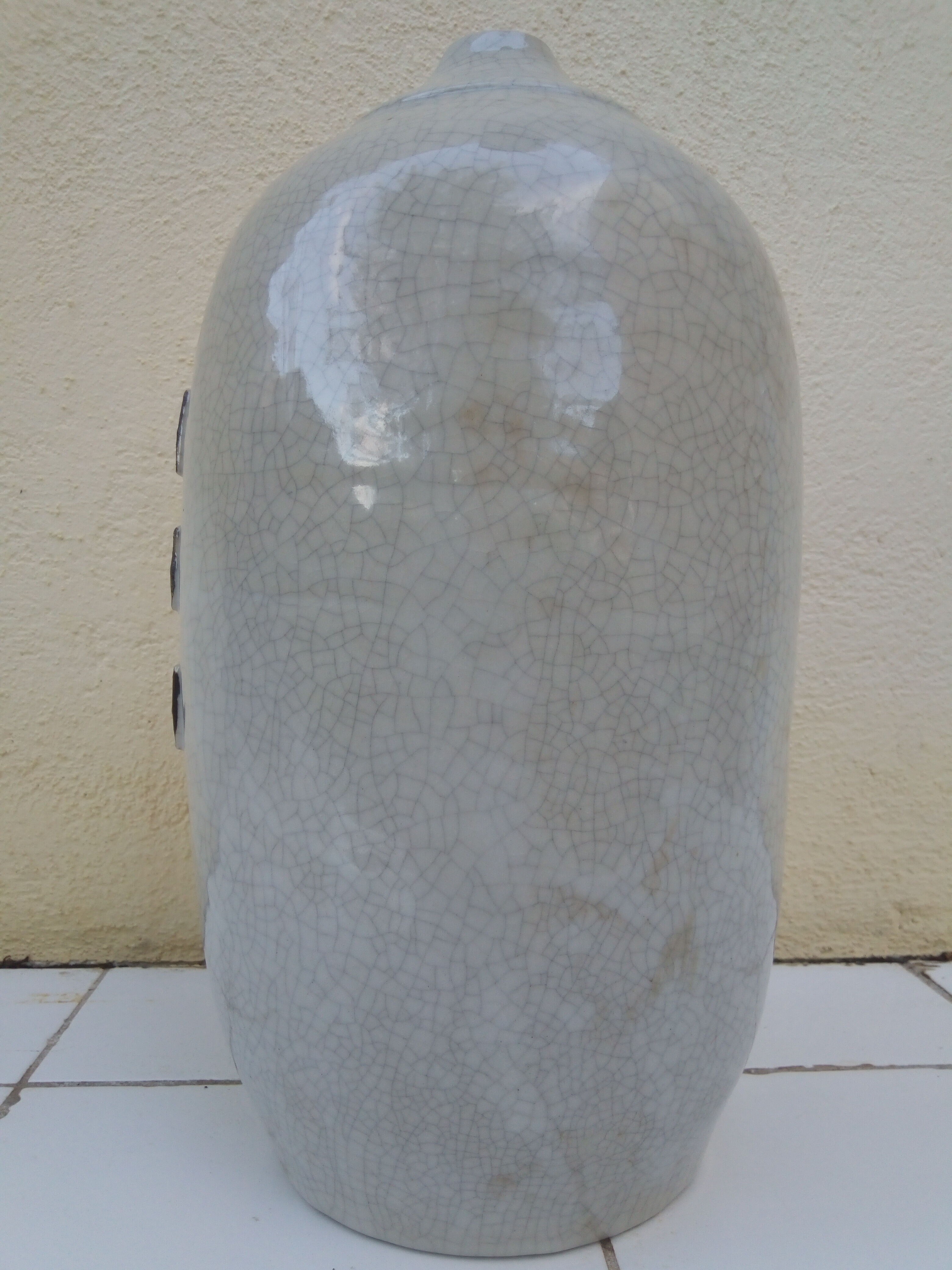 Ancient and large Asian vase, glazed ceramics.