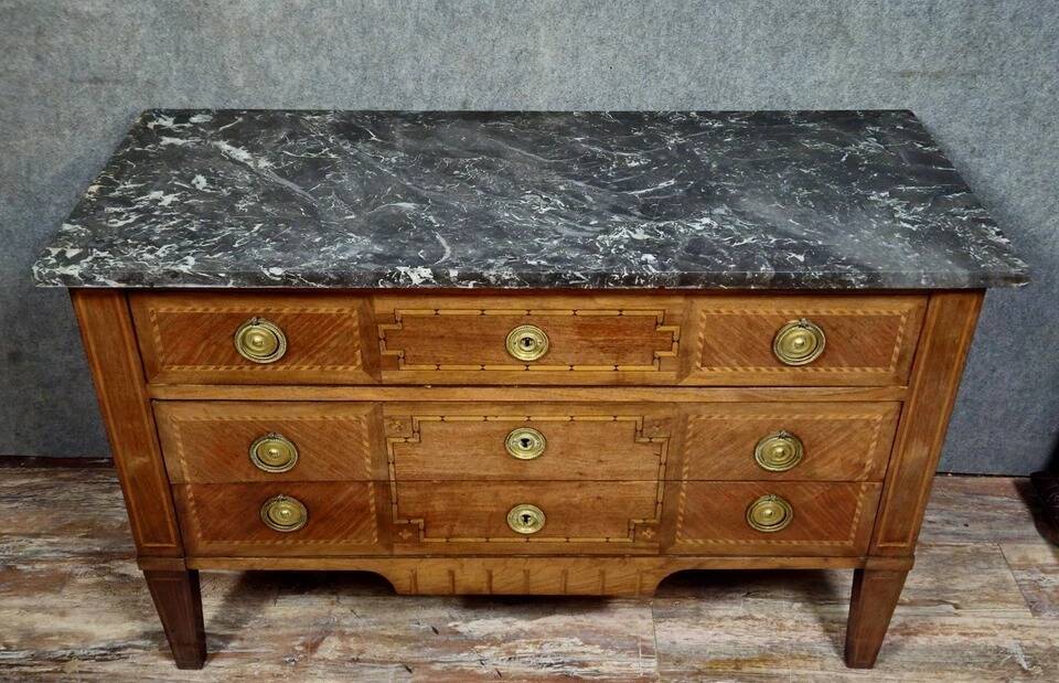 Commode époque Louis XVI en marquéterie époque XVIIIeme